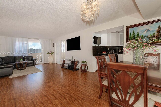 Building Photo - 1833 S Ocean Dr