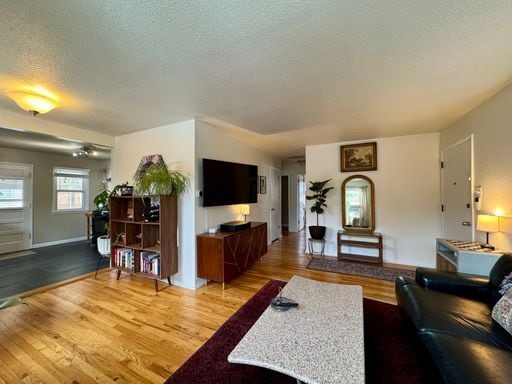 Building Photo - Furnished 3 Bedroom / 1 Bath – Available Now (3+ Month Stay) Prime Location Near Old Town Arvada!