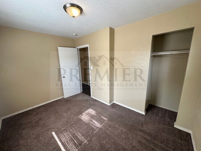 Building Photo - 4818 Woodend Ave