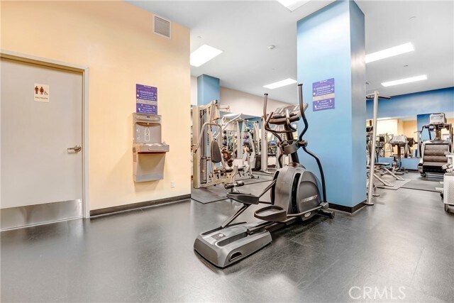 Building Photo - 630 W 6th St