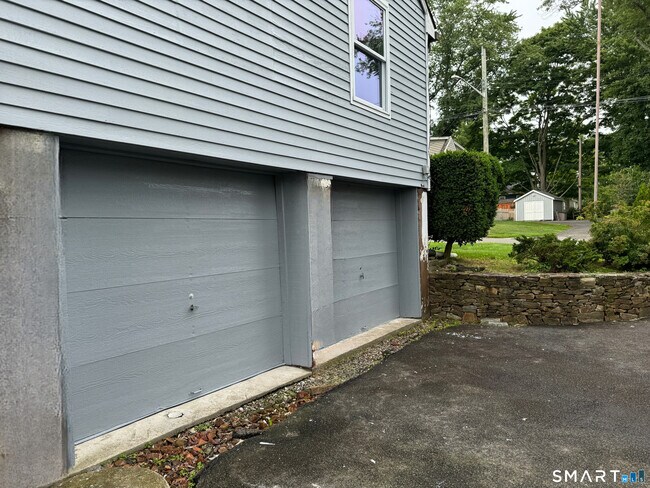 Building Photo - 11 Maple St