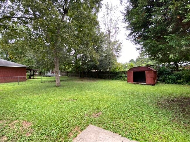 Building Photo - 205 Powell Dr