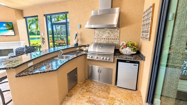 Building Photo - 2519 Vaccaro Dr
