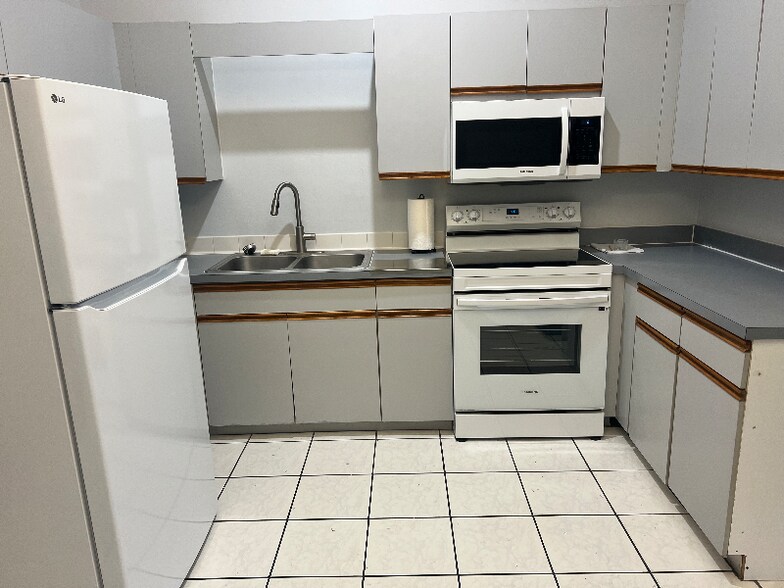 Building Photo - 6113 Michael Dr