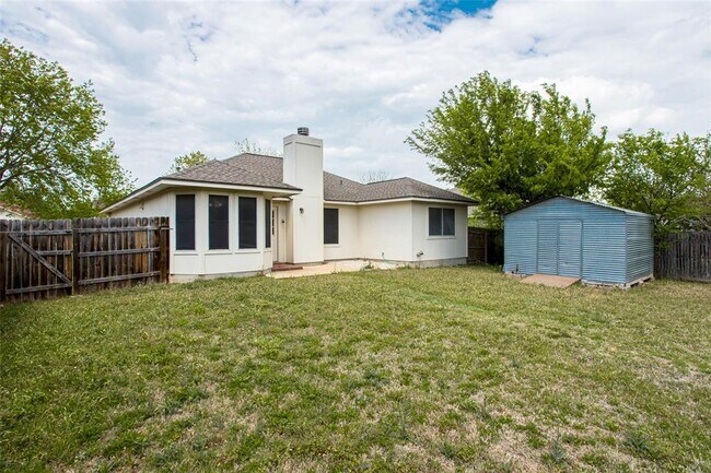 Building Photo - 814 Lantana Dr