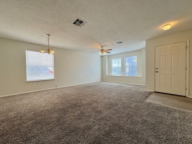 Building Photo - East El Paso 3 bed/2 Bath