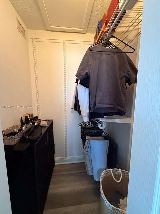 Building Photo - 2634 SE 21st Ct