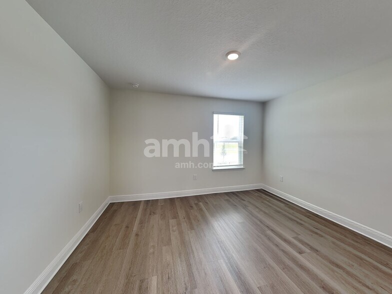 Building Photo - 5949 Pinewood Ests Dr