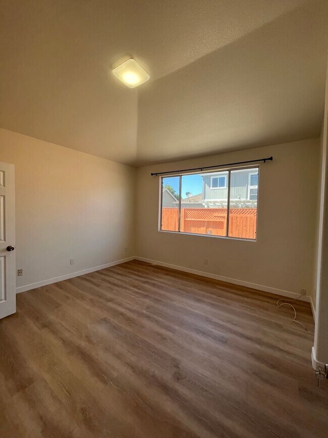 Building Photo - 2065 Banjo Dr