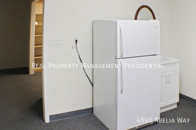 Building Photo - 4940 Abelia Way