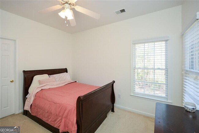 Building Photo - 305 Collegiate Dr