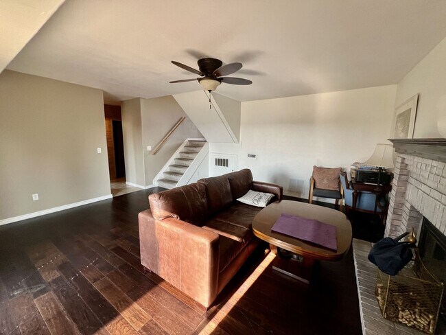 Building Photo - Gorgeous 4 Bedroom Home in Briargate!