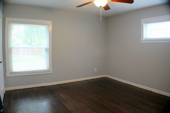 Building Photo - 8241 Glenview Dr