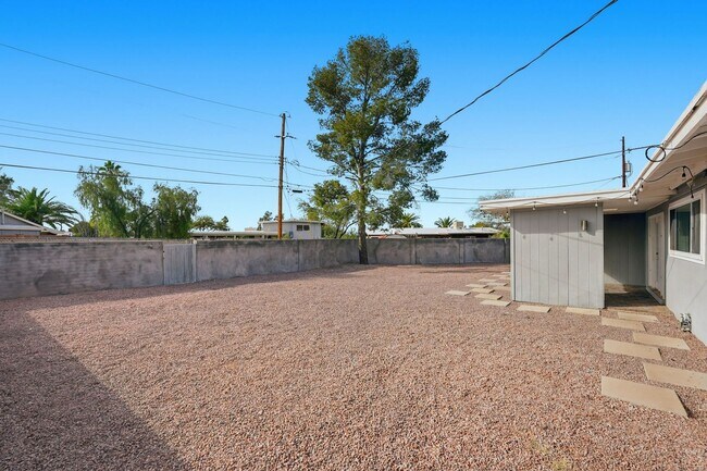Building Photo - Pending/ Rented - Spacious 3-Bed, 2-Bath East Tucson Home with Large Yard & Open Layout