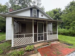 Building Photo - Three bedroom, 1 bath house in Western Ala...