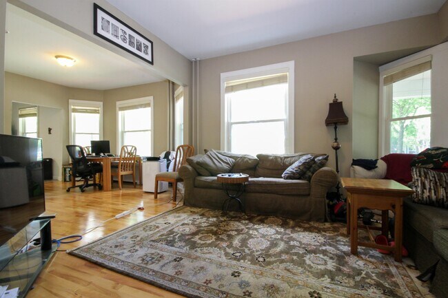 Building Photo - 3200 Aldrich Ave S