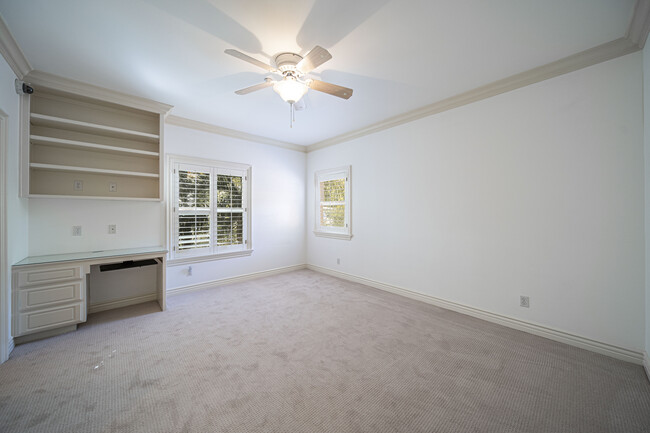 Building Photo - 1160 N Easley Canyon Rd