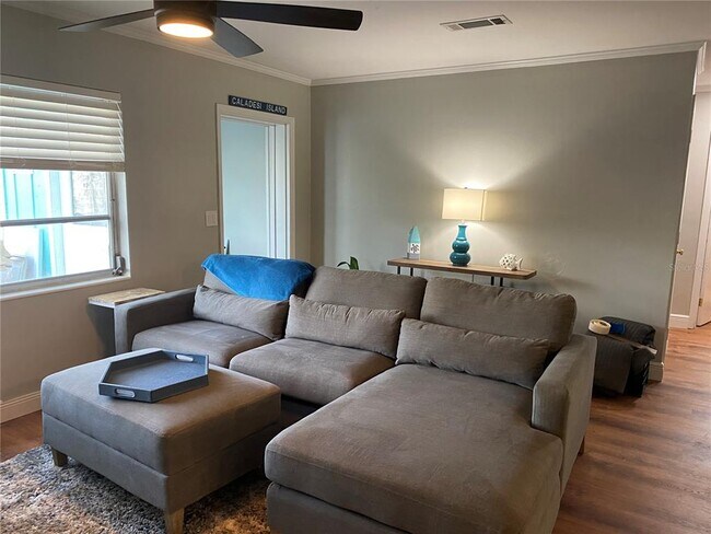 Building Photo - 323 Mira Vista Dr