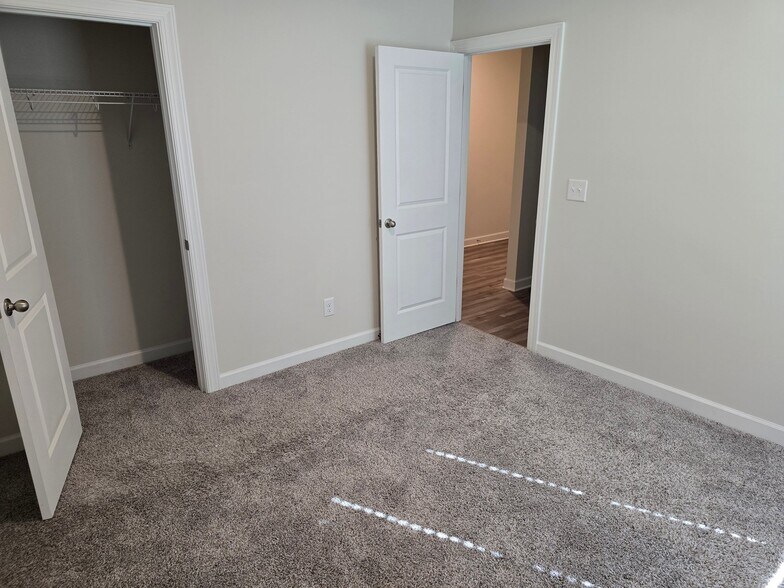 Building Photo - 3301 Plum Dr