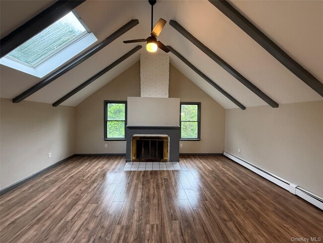 Building Photo - 10 Crans Rd
