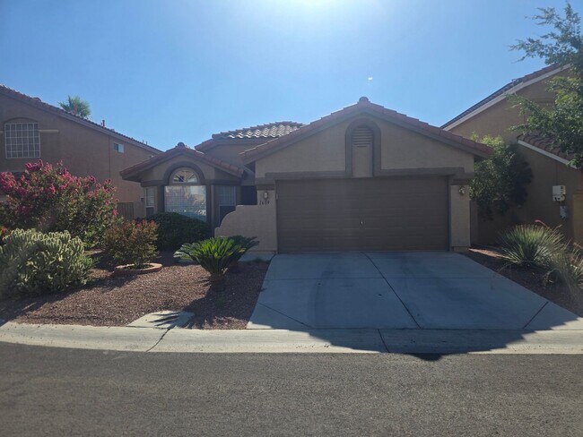 Building Photo - AVAILABLE NOW! SINGLE STORY HOME IN SOUGHT...