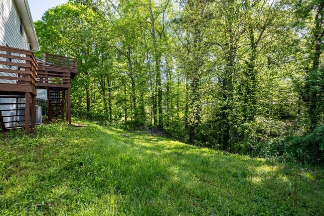 Building Photo - Stunningly renovated 4 bedroom 3 bathroom ...