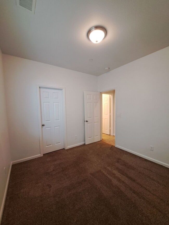 Building Photo - Single Level 3BR Home w/ Backyard in Clovis!