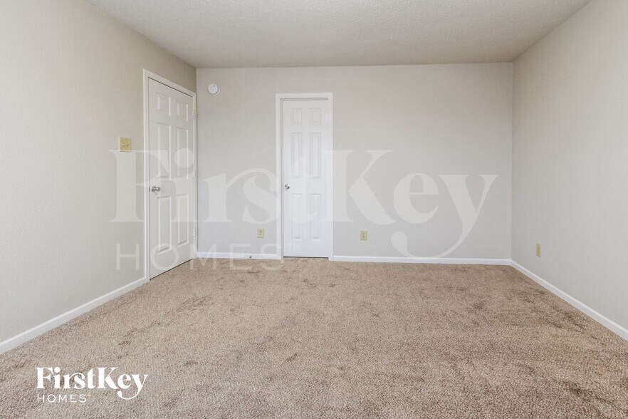 Building Photo - 5769 Woodland Trace Blvd