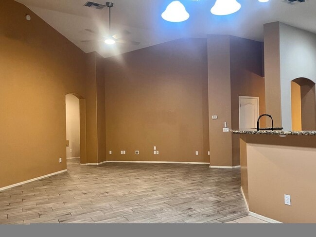 Building Photo - 3107 E Kingbird Pl