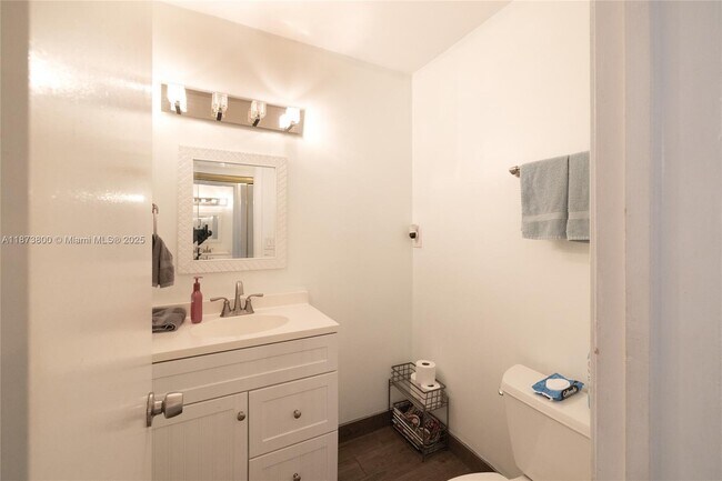 Building Photo - 10600 La Placida Dr