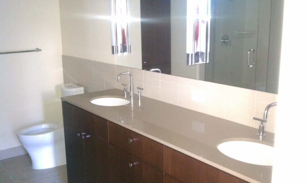 Two Sinks - 35 E 100 S