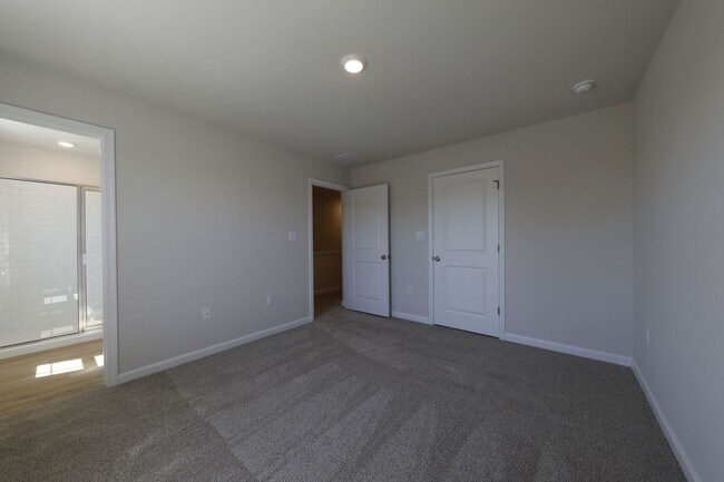 Building Photo - 23 Clementon Rd E
