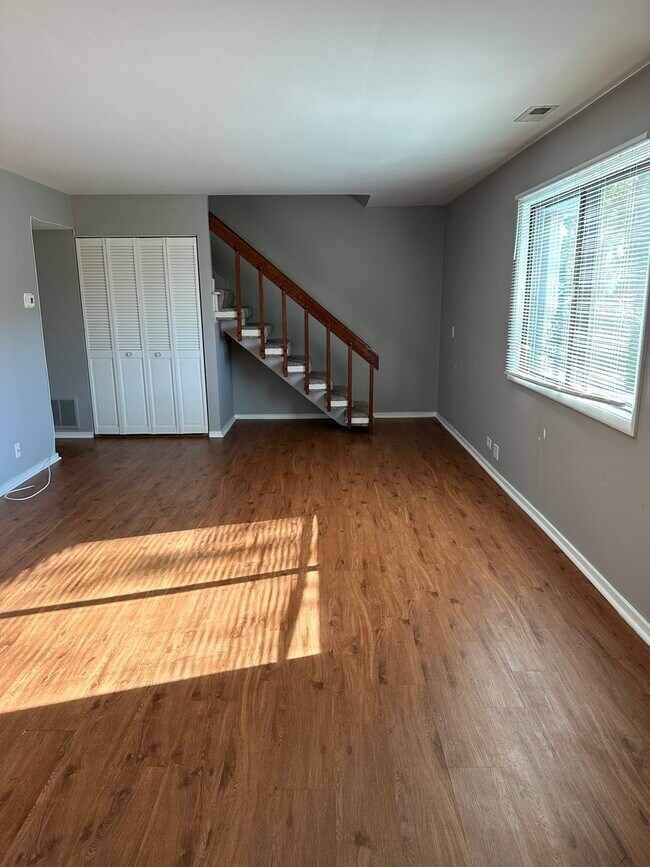 Building Photo - 710 Whitesail Dr