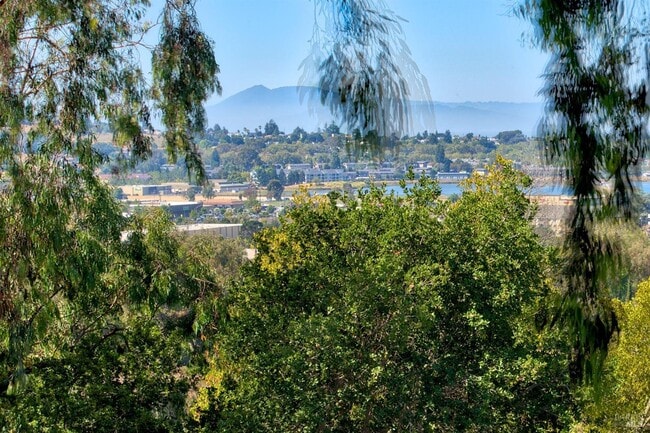 Building Photo - 355 Parkview Terrace