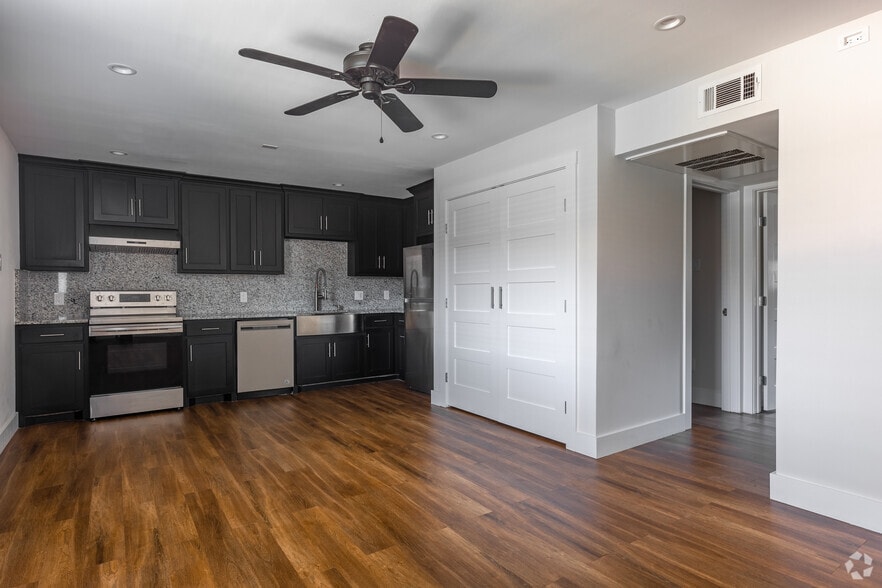 Kitchen - Courthouse Apartments