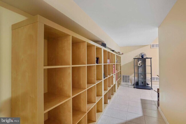 Building Photo - 5135 Summit Dr