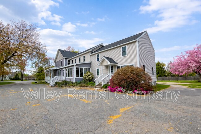 Building Photo - 132 Middle St