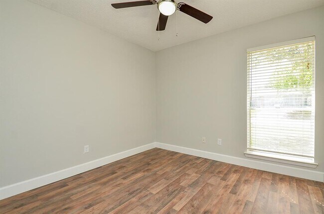 Building Photo - 7203 Sharpsburg Dr