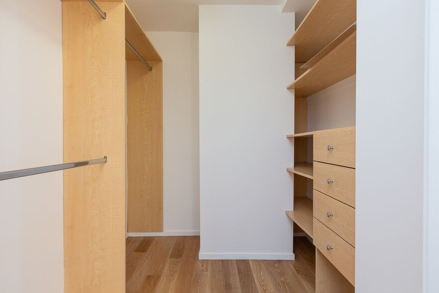 Building Photo - 8639 Whitworth Dr