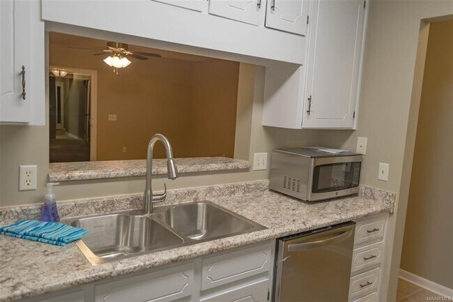 Building Photo - 131 Candlebrook Dr