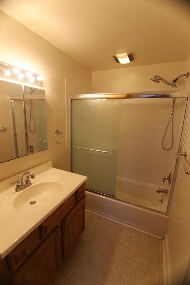 Building Photo - 309 E 6th Ave