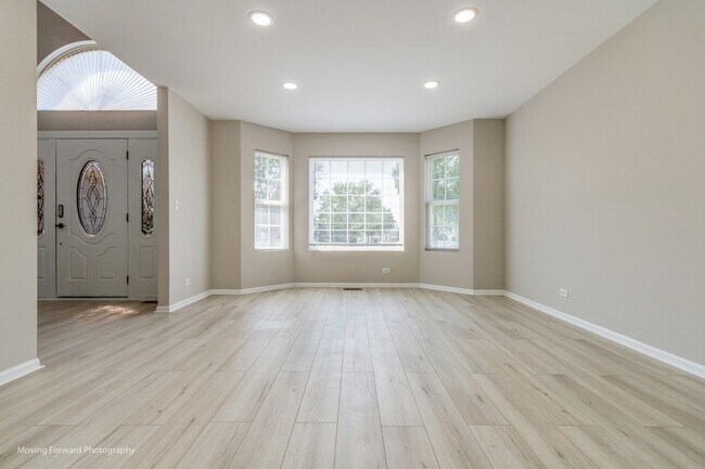 Building Photo - 1655 Whispering Oaks Dr