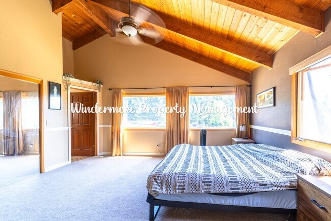 Building Photo - Peaceful and bright 3 bed in Kingston, walk to ferry, with Dry Sauna!