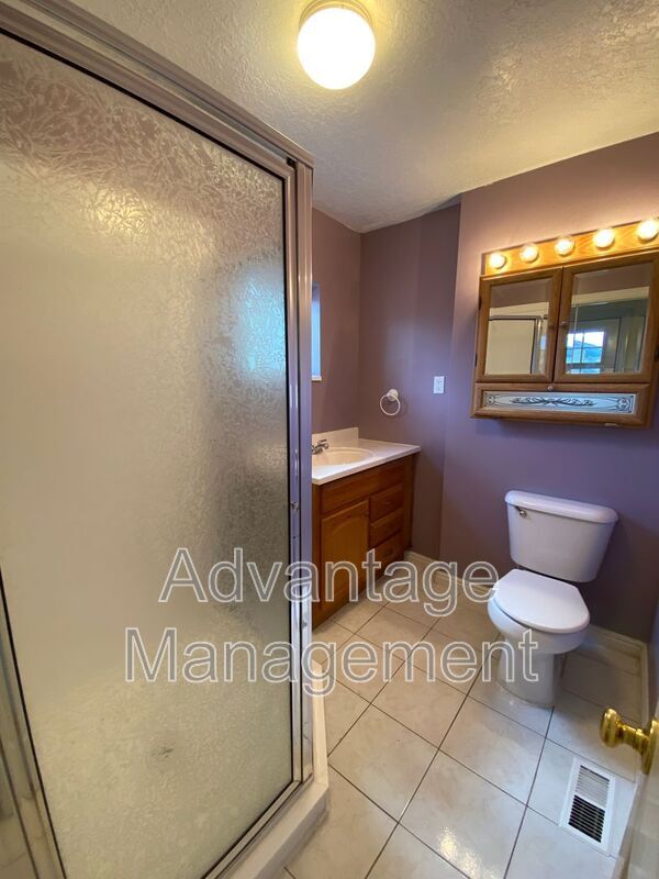 Building Photo - 1235 S 1950 W