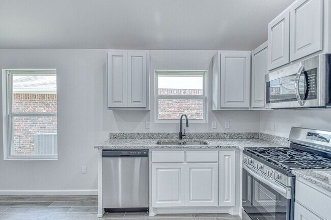 Building Photo - 932 Varenna Ct