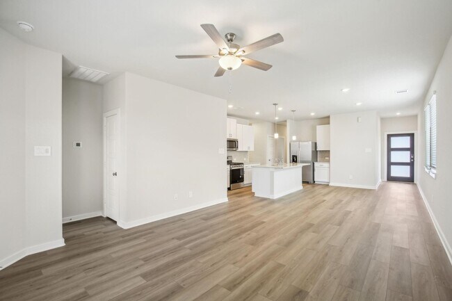 Building Photo - 252 Charles Rdg Dr