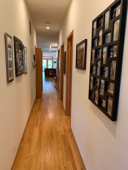 Building Photo - 628 W Wrightwood Ave