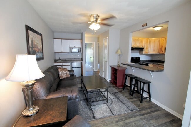 Building Photo - 1416 Bradley Dr