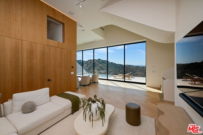 Building Photo - 3699 Alta Mesa Dr