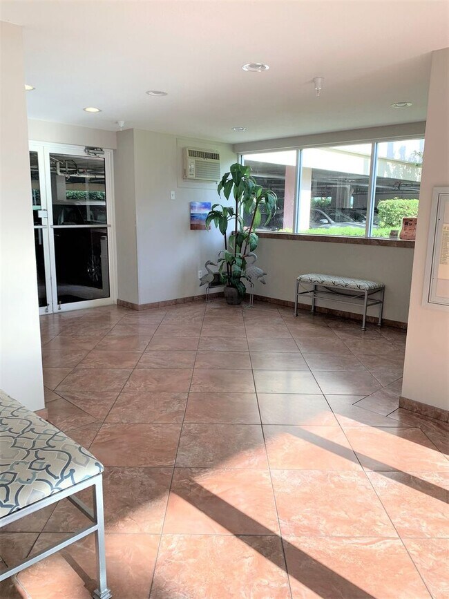 Building Photo - Condo - Coral Pointe At Harbourside with Water Views